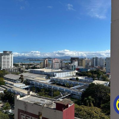 Apartamento com 75m², 2 quartos, 1 garagem, no bairro Centro em Florianópolis