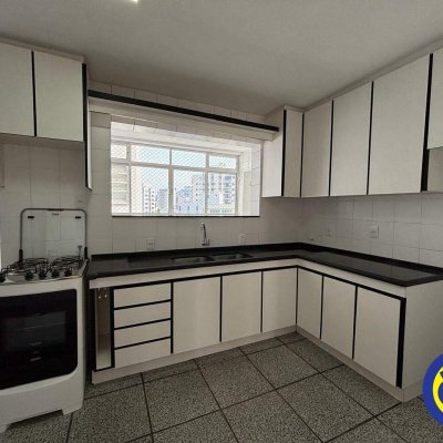 Apartamento com 118m², 3 quartos (sendo 2 suítes), 1 garagem, no bairro Centro em Florianópolis