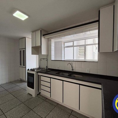 Apartamento com 118m², 3 quartos (sendo 2 suítes), 1 garagem, no bairro Centro em Florianópolis