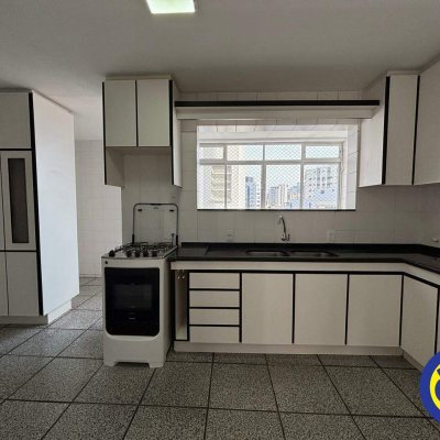 Apartamento com 118m², 3 quartos (sendo 2 suítes), 1 garagem, no bairro Centro em Florianópolis
