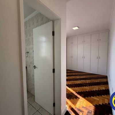 Apartamento com 118m², 3 quartos (sendo 2 suítes), 1 garagem, no bairro Centro em Florianópolis