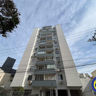 Apartamento com 118m², 3 quartos (sendo 2 suítes), 1 garagem, no bairro Centro em Florianópolis