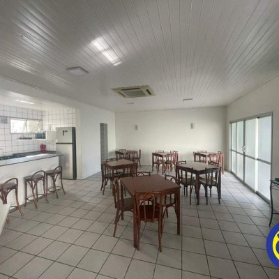 Apartamento com 89m², 3 quartos (sendo 1 suíte), 1 garagem, no bairro Centro em Florianópolis