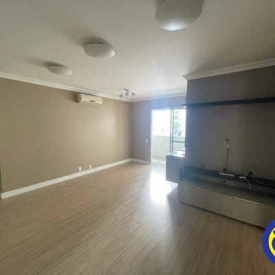 Apartamento com 89m², 3 quartos (sendo 1 suíte), 1 garagem, no bairro Centro em Florianópolis