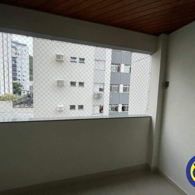 Apartamento com 89m², 3 quartos (sendo 1 suíte), 1 garagem, no bairro Centro em Florianópolis