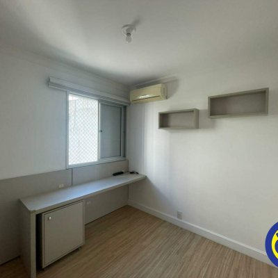 Apartamento com 89m², 3 quartos (sendo 1 suíte), 1 garagem, no bairro Centro em Florianópolis