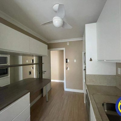 Apartamento com 89m², 3 quartos (sendo 1 suíte), 1 garagem, no bairro Centro em Florianópolis