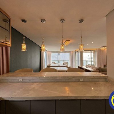 Apartamento com 240m², 3 quartos (sendo 3 suítes), 3 garagens, no bairro João Paulo em Florianópolis