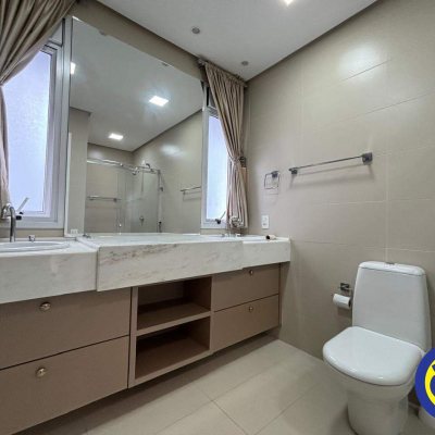 Apartamento com 240m², 3 quartos (sendo 3 suítes), 3 garagens, no bairro João Paulo em Florianópolis