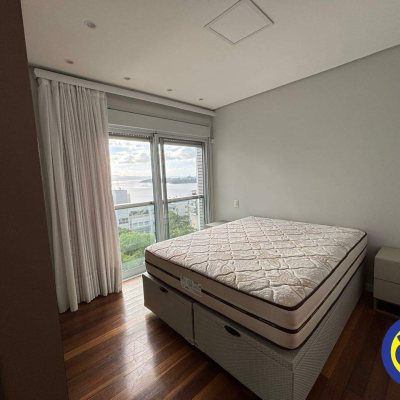 Apartamento com 240m², 3 quartos (sendo 3 suítes), 3 garagens, no bairro João Paulo em Florianópolis
