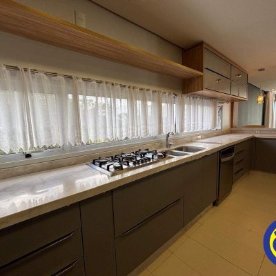 Apartamento com 240m², 3 quartos (sendo 3 suítes), 3 garagens, no bairro João Paulo em Florianópolis