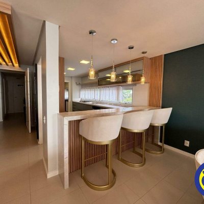 Apartamento com 240m², 3 quartos (sendo 3 suítes), 3 garagens, no bairro João Paulo em Florianópolis