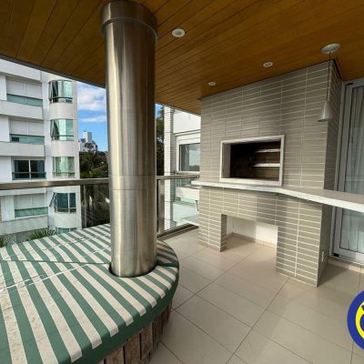 Apartamento com 240m², 3 quartos (sendo 3 suítes), 3 garagens, no bairro João Paulo em Florianópolis