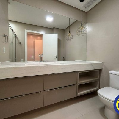 Apartamento com 240m², 3 quartos (sendo 3 suítes), 3 garagens, no bairro João Paulo em Florianópolis