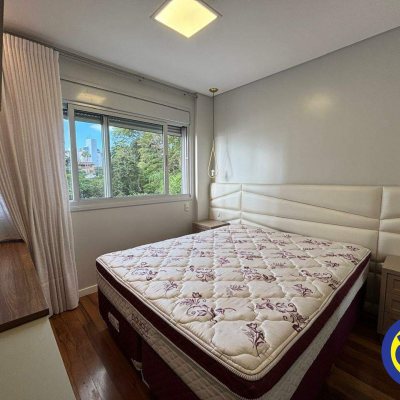 Apartamento com 240m², 3 quartos (sendo 3 suítes), 3 garagens, no bairro João Paulo em Florianópolis