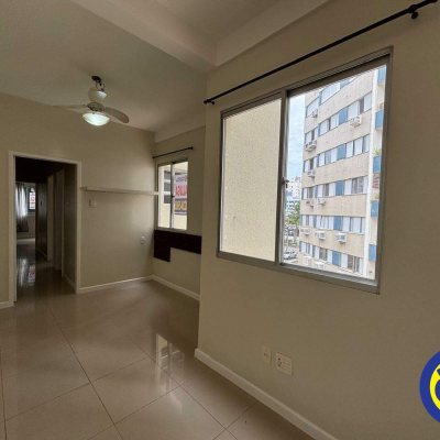 Apartamento com 90m², 3 quartos, 1 suíte, 1 garagem, no bairro Centro em Florianópolis