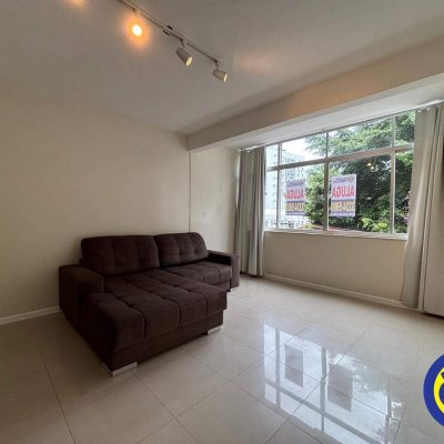 Apartamento com 90m², 3 quartos, 1 suíte, 1 garagem, no bairro Centro em Florianópolis