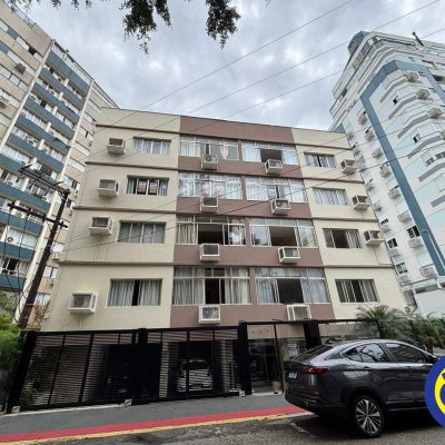 Apartamento com 90m², 3 quartos, 1 suíte, 1 garagem, no bairro Centro em Florianópolis