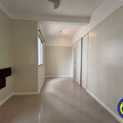 Apartamento com 90m², 3 quartos, 1 suíte, 1 garagem, no bairro Centro em Florianópolis