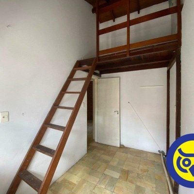 Casa Comercial com 239m², 4 quartos, 1 suíte, 6 garagens, no bairro João Paulo em Florianópolis