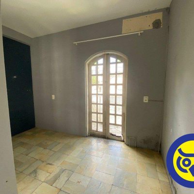 Casa Comercial com 239m², 4 quartos, 1 suíte, 6 garagens, no bairro João Paulo em Florianópolis