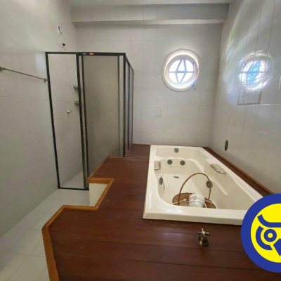 Casa Comercial com 239m², 4 quartos, 1 suíte, 6 garagens, no bairro João Paulo em Florianópolis