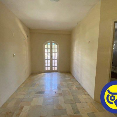 Casa Comercial com 239m², 4 quartos, 1 suíte, 6 garagens, no bairro João Paulo em Florianópolis