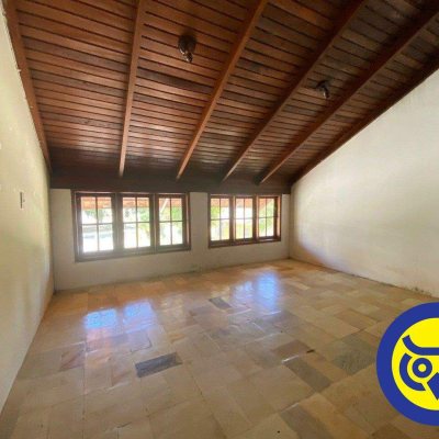 Casa Comercial com 239m², 4 quartos, 1 suíte, 6 garagens, no bairro João Paulo em Florianópolis