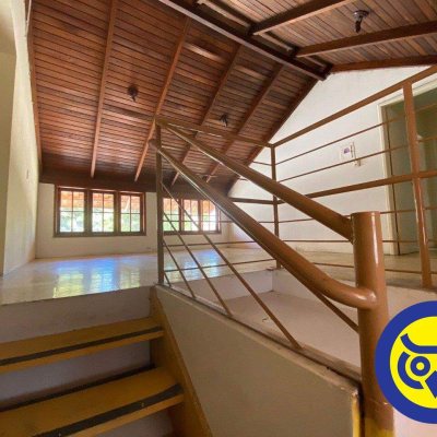 Casa Comercial com 239m², 4 quartos, 1 suíte, 6 garagens, no bairro João Paulo em Florianópolis