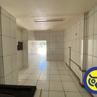 Casa Comercial com 239m², 4 quartos, 1 suíte, 6 garagens, no bairro João Paulo em Florianópolis