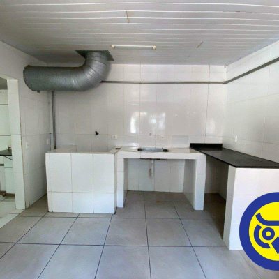 Casa Comercial com 239m², 4 quartos, 1 suíte, 6 garagens, no bairro João Paulo em Florianópolis