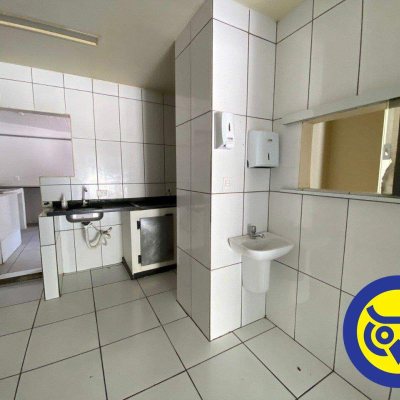 Casa Comercial com 239m², 4 quartos, 1 suíte, 6 garagens, no bairro João Paulo em Florianópolis