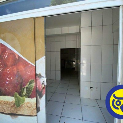 Casa Comercial com 239m², 4 quartos, 1 suíte, 6 garagens, no bairro João Paulo em Florianópolis