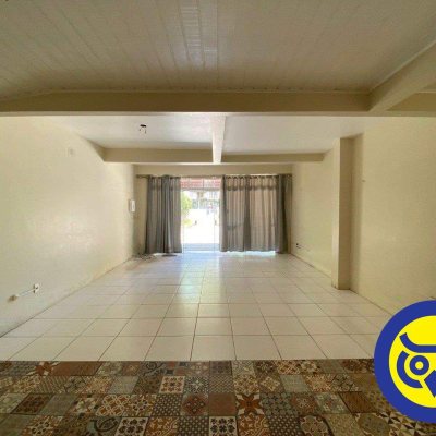 Casa Comercial com 239m², 4 quartos, 1 suíte, 6 garagens, no bairro João Paulo em Florianópolis