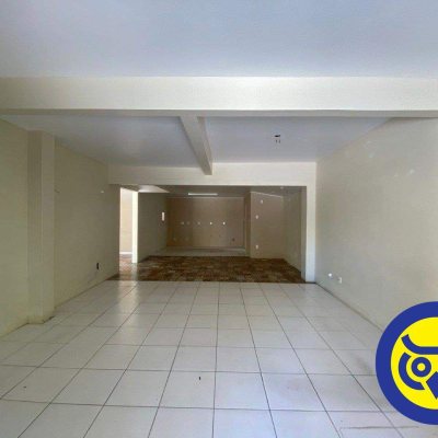 Casa Comercial com 239m², 4 quartos, 1 suíte, 6 garagens, no bairro João Paulo em Florianópolis