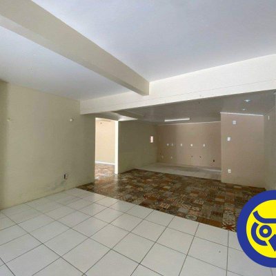 Casa Comercial com 239m², 4 quartos, 1 suíte, 6 garagens, no bairro João Paulo em Florianópolis