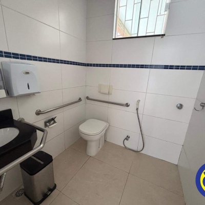 Casa com 350m², 10 garagens, no bairro Agronômica em Florianópolis