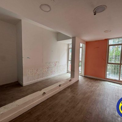 Casa com 350m², 10 garagens, no bairro Agronômica em Florianópolis