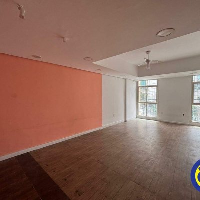 Casa com 350m², 10 garagens, no bairro Agronômica em Florianópolis