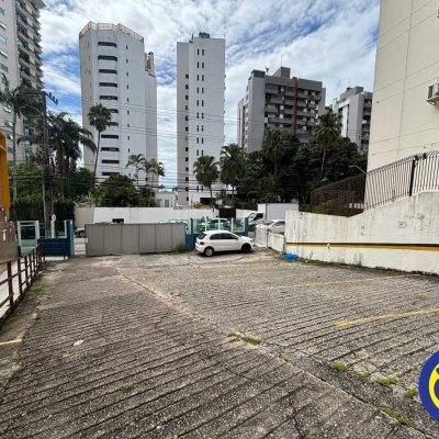 Casa com 350m², 10 garagens, no bairro Agronômica em Florianópolis
