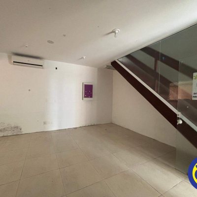 Casa com 350m², 10 garagens, no bairro Agronômica em Florianópolis