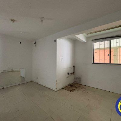 Casa com 350m², 10 garagens, no bairro Agronômica em Florianópolis