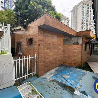 Casa com 350m², 10 garagens, no bairro Agronômica em Florianópolis