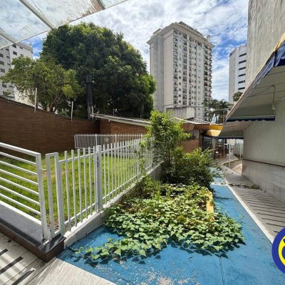 Casa com 350m², 10 garagens, no bairro Agronômica em Florianópolis