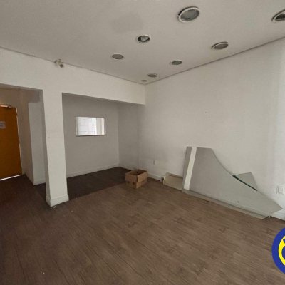 Casa com 350m², 10 garagens, no bairro Agronômica em Florianópolis