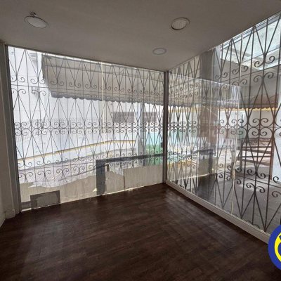 Casa com 350m², 10 garagens, no bairro Agronômica em Florianópolis