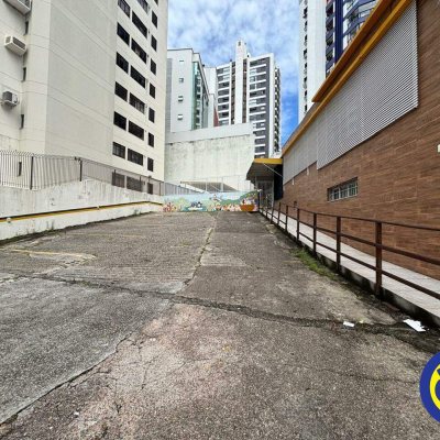 Casa com 350m², 10 garagens, no bairro Agronômica em Florianópolis