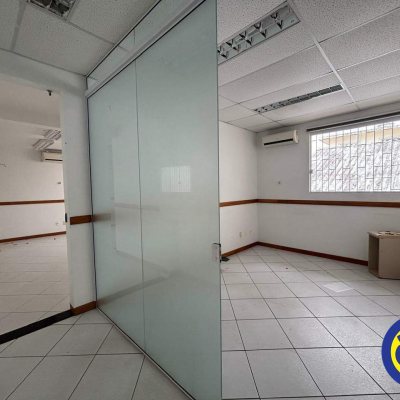 Casa com 350m², 10 garagens, no bairro Agronômica em Florianópolis