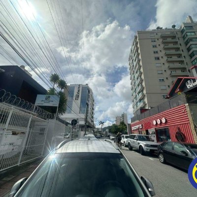 Casa com 280m², 6 garagens, no bairro Centro em Florianópolis