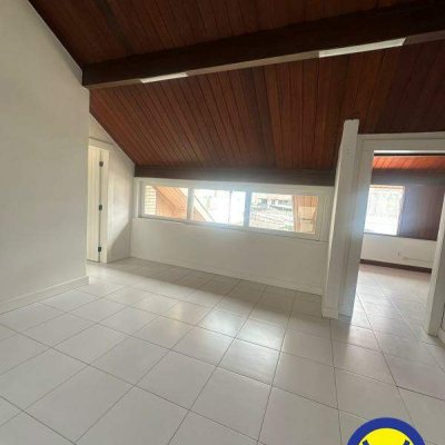 Casa com 280m², 6 garagens, no bairro Centro em Florianópolis